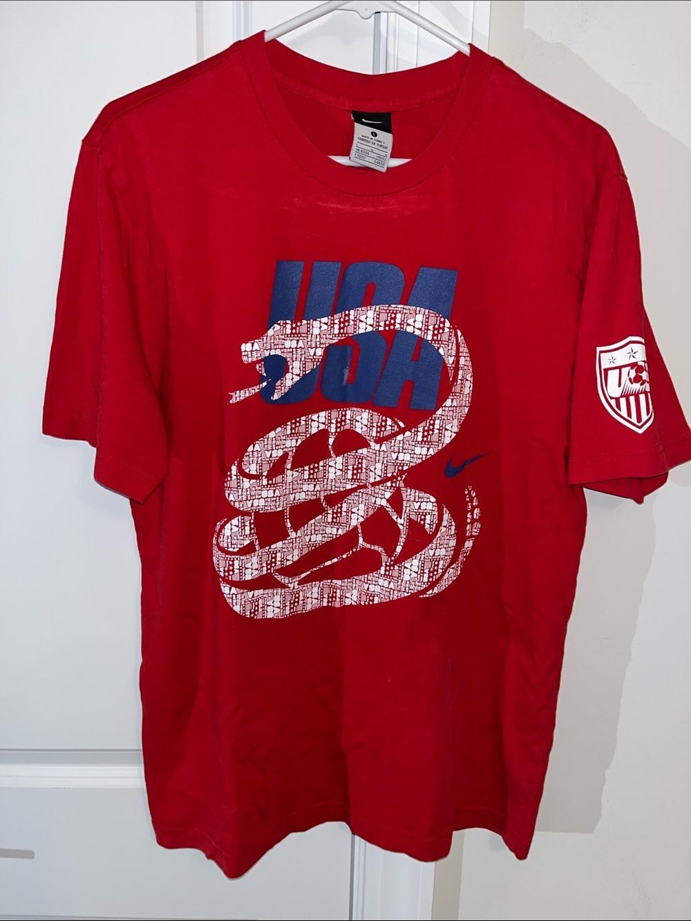 Nike Red Soccer Yanks Snake Graphic SS World Cup T Shirt L Collector Team USA